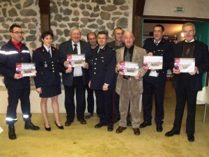 A l'occasion de la Sainte Barbe, les pompiers ont remis aux élus présents le calendrier 2013
