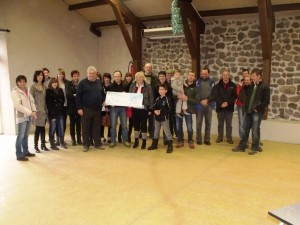 Sport Loisirs Coucouron a remis un chèque de 1835€ à la lutte contre le cancer suite à la manifestation d'Octobre Rose